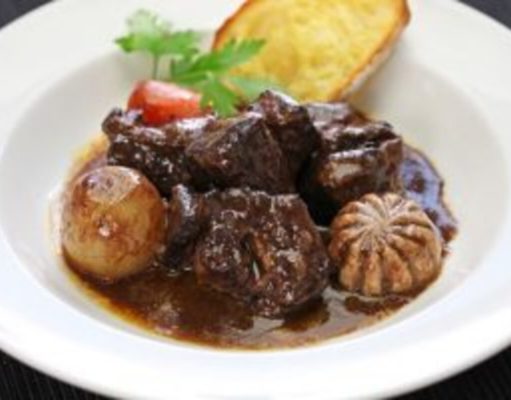 Sauté de boeuf au vin rouge – La recette facile
